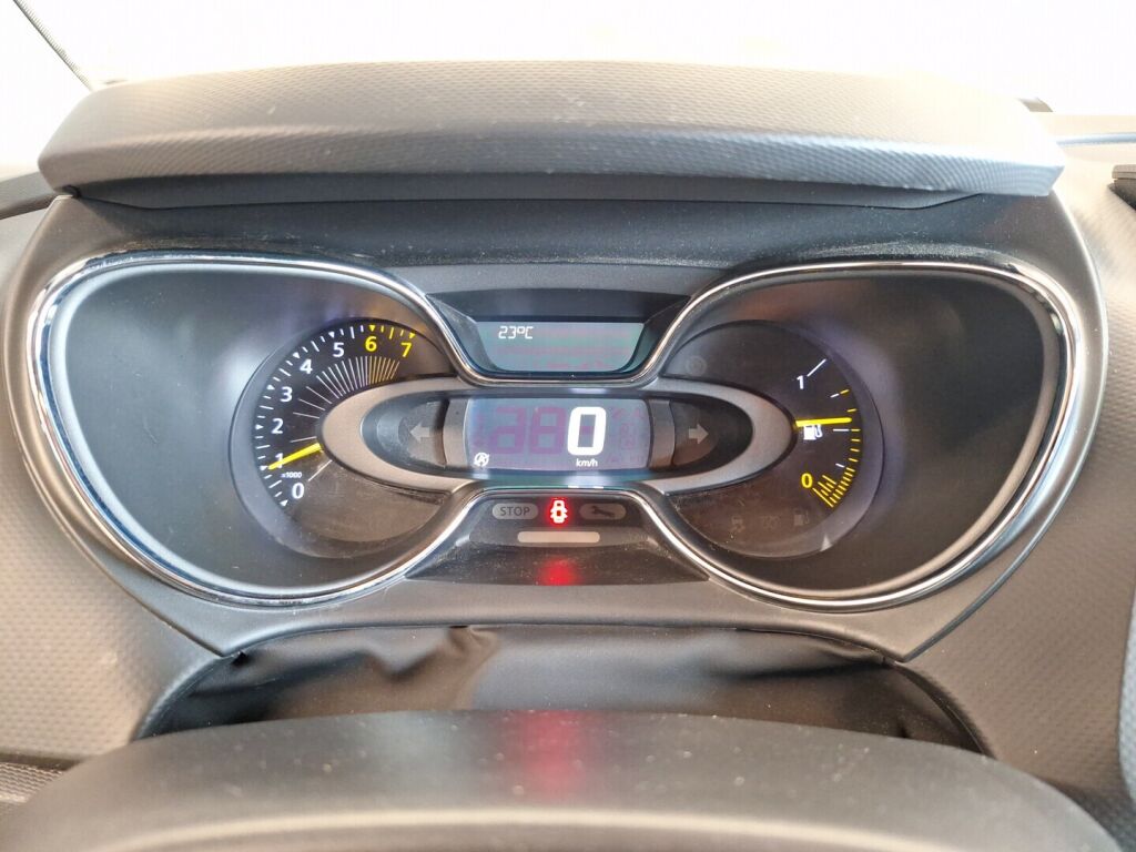 Renault Captur 2015 Musta