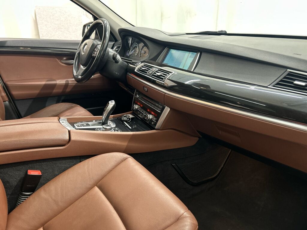 BMW 530 GRAN TURISMO 2011 Met. Ruskea (beige)