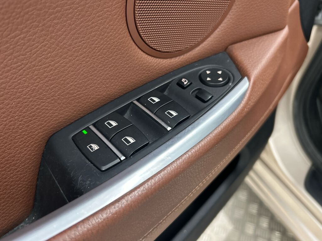 BMW 530 GRAN TURISMO 2011 Met. Ruskea (beige)