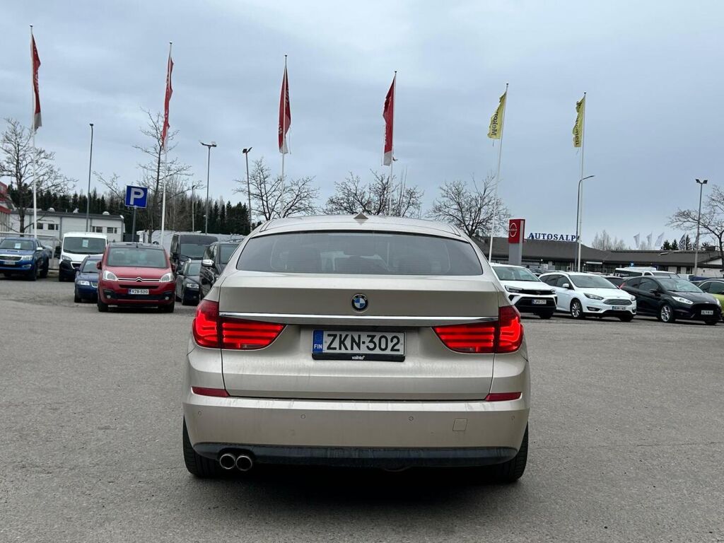 BMW 530 2011 Met. Ruskea (beige)