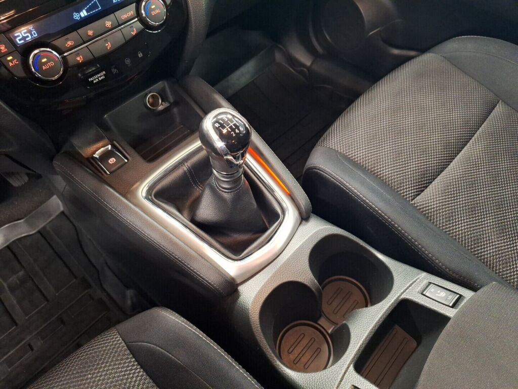 Nissan Qashqai 2015 Valkoinen