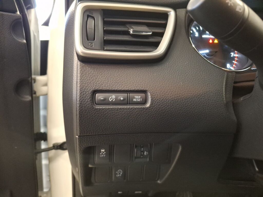 Nissan Qashqai 2015 Valkoinen