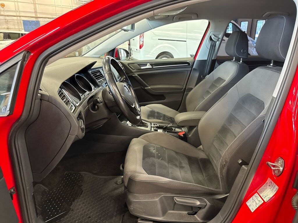 Volkswagen Golf 2015 Punainen