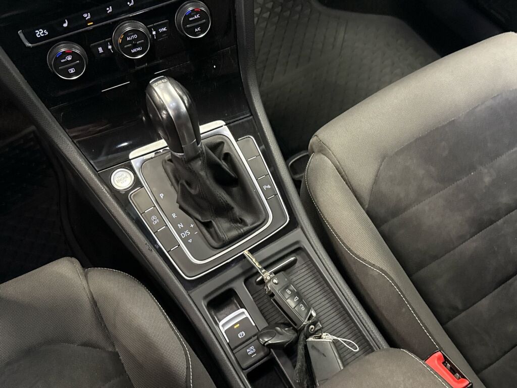 Volkswagen Golf 2015 Punainen