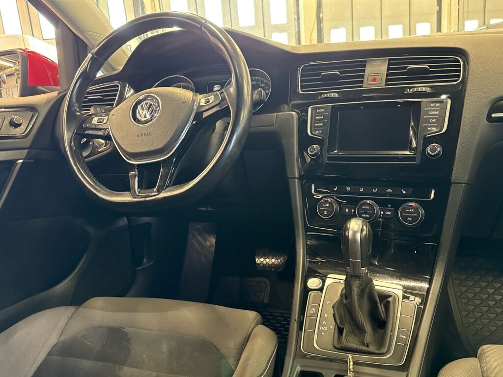 Volkswagen Golf 2015 Punainen