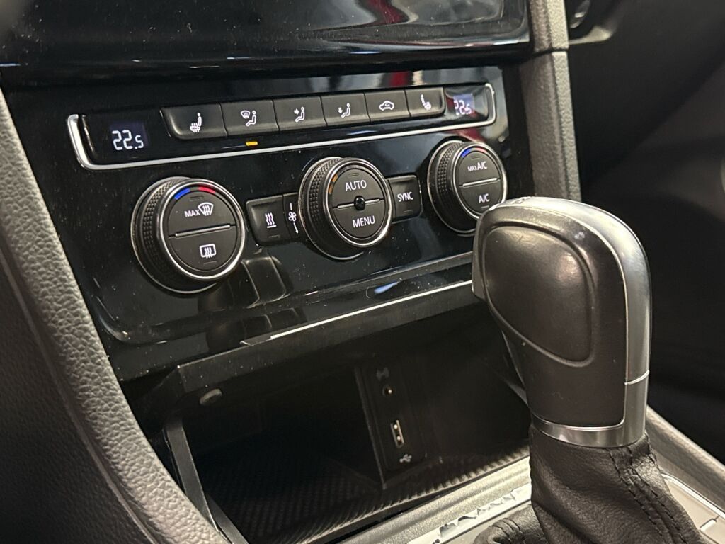 Volkswagen Golf 2015 Punainen