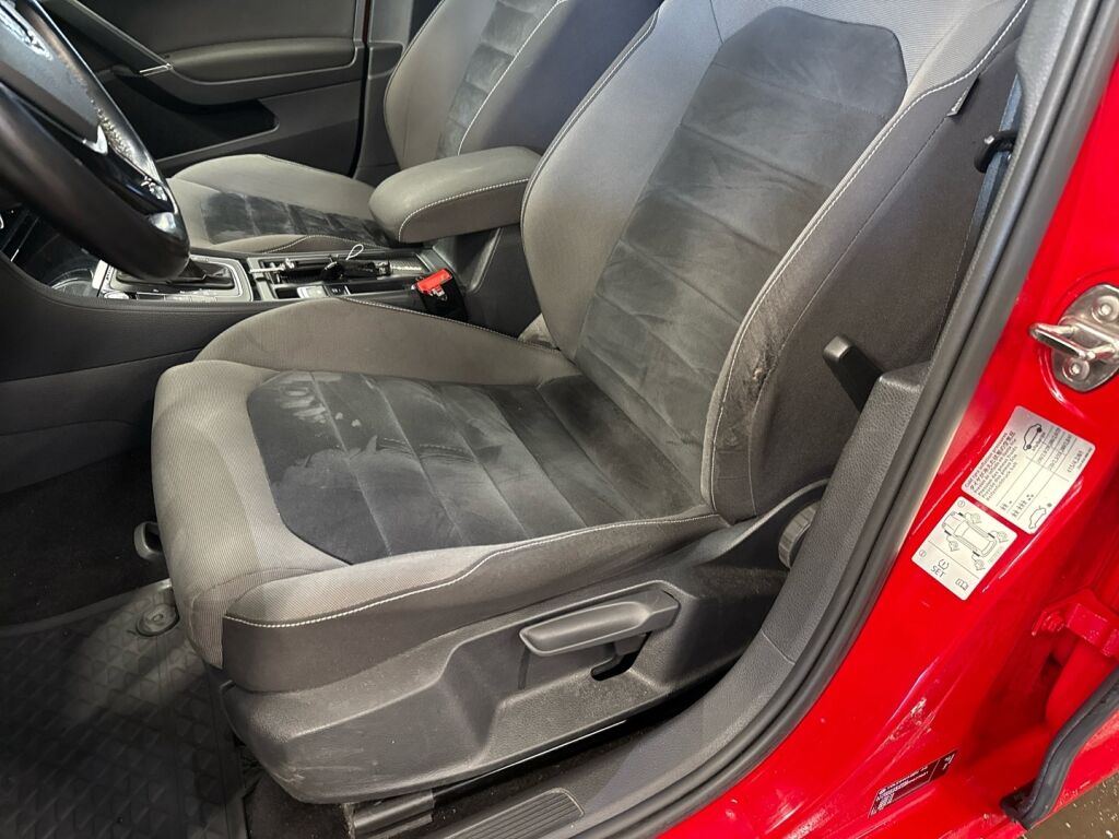 Volkswagen Golf 2015 Punainen