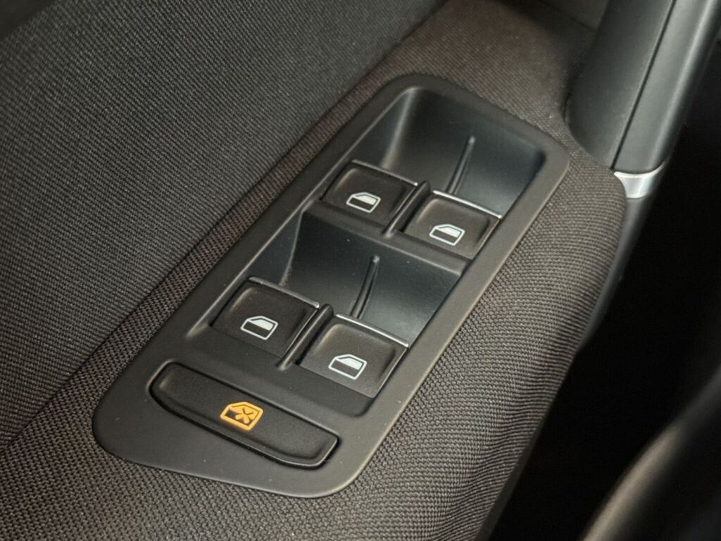 Volkswagen Golf Sportsvan 2015 Valkoinen