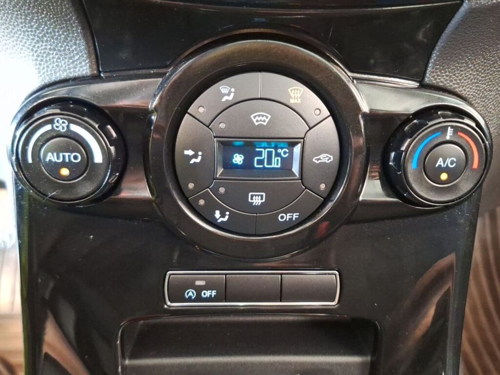 Ford Fiesta 2015 Sininen