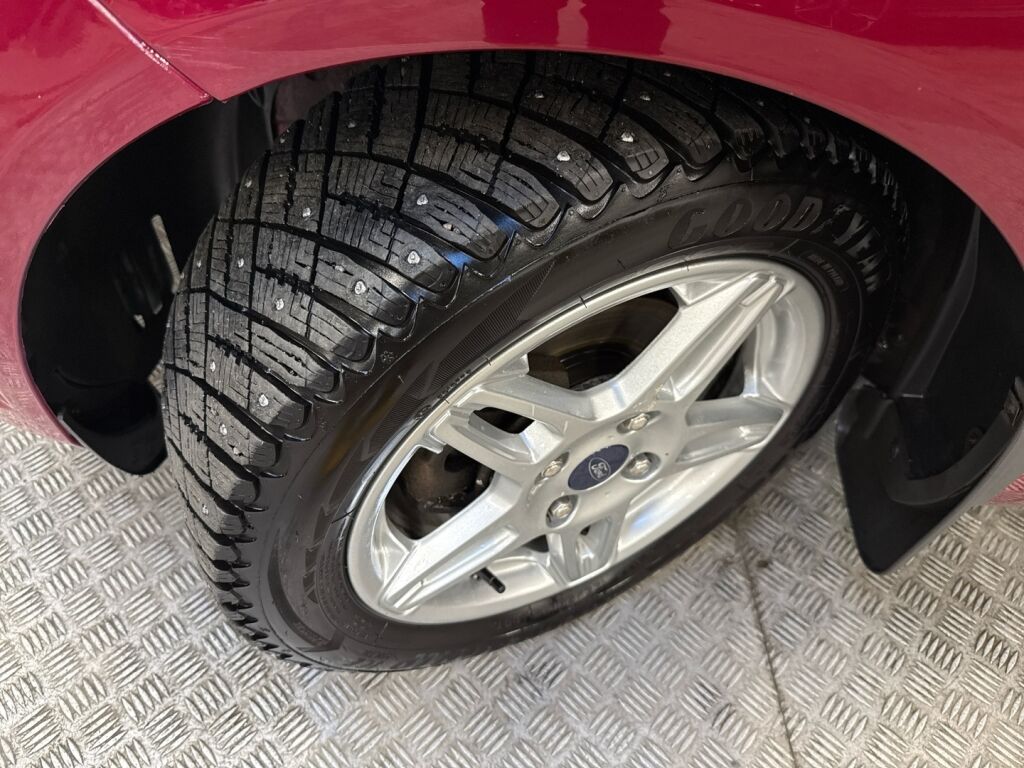 Ford Fiesta 2015 Punainen