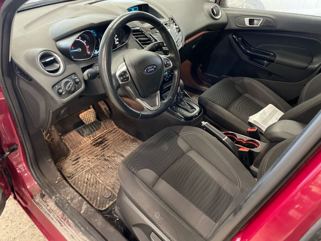 Ford Fiesta 2015 Punainen