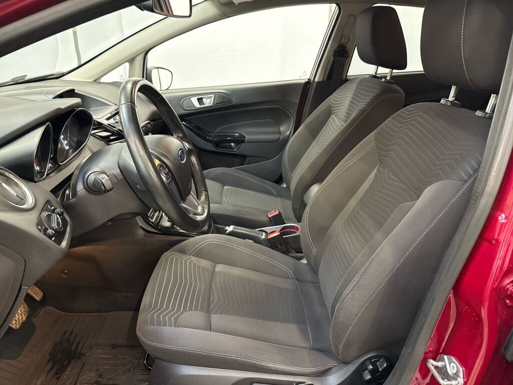 Ford Fiesta 2015 Punainen