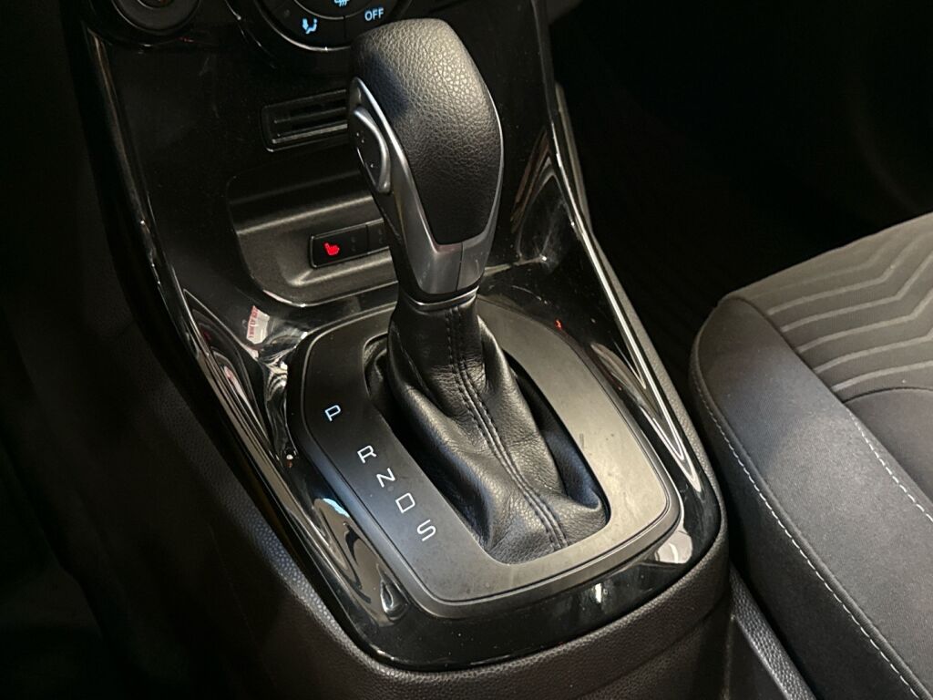 Ford Fiesta 2015 Punainen