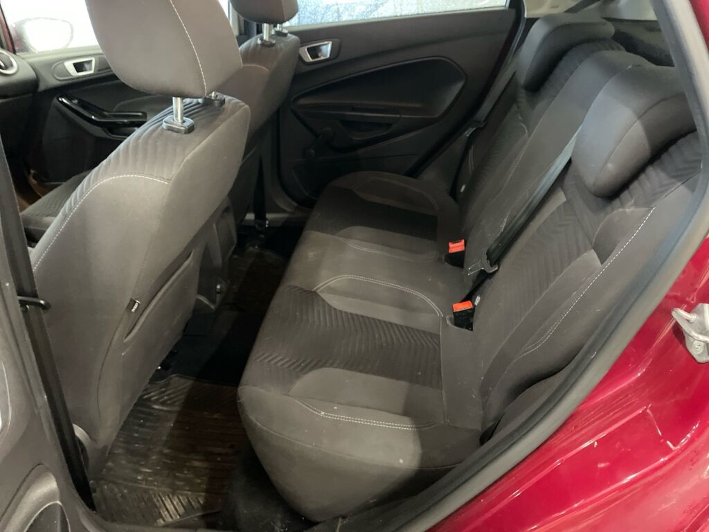Ford Fiesta 2015 Punainen