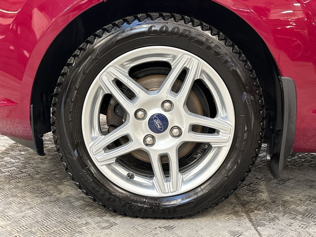 Ford Fiesta 2015 Punainen