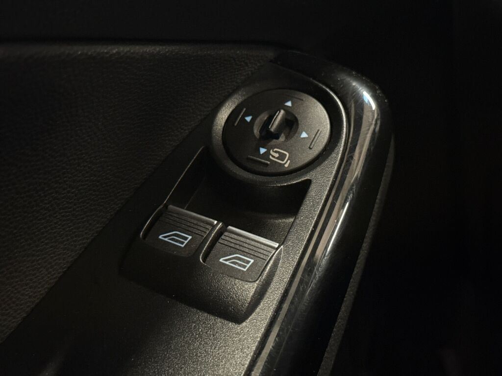 Ford Fiesta 2015 Punainen