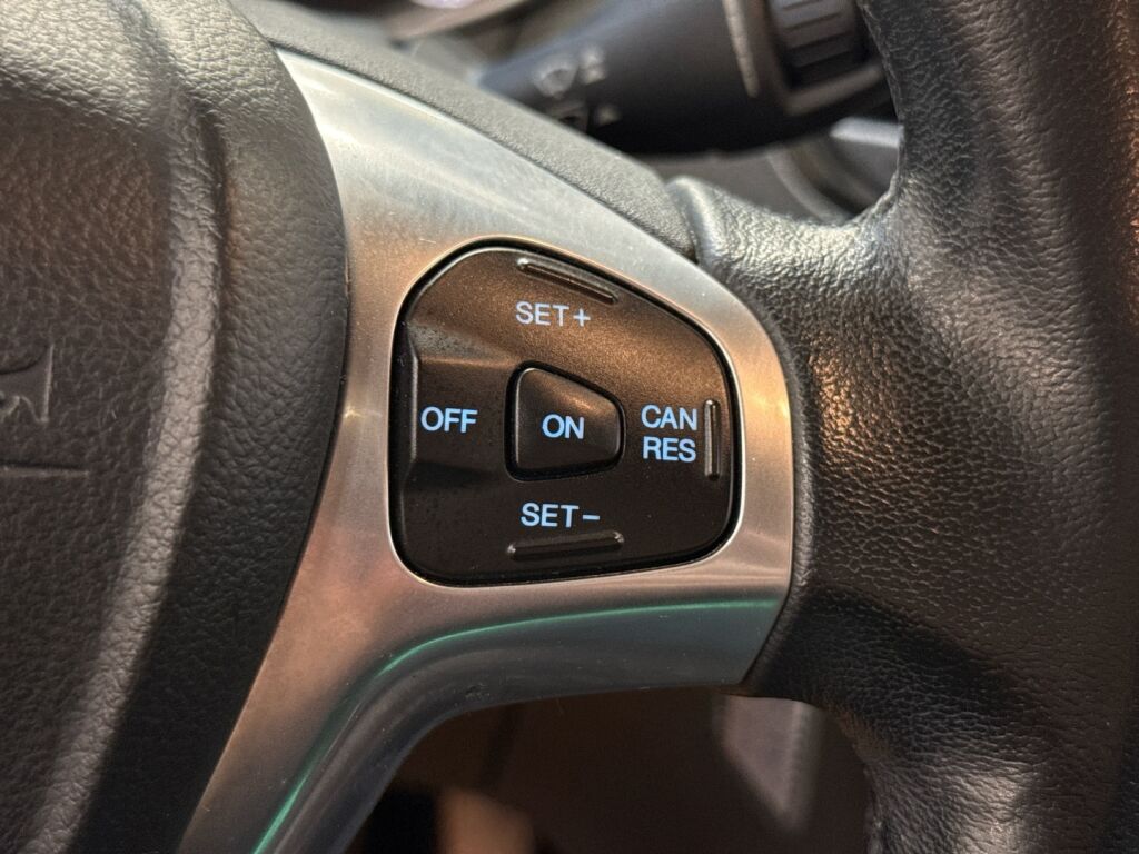 Ford Fiesta 2015 Punainen