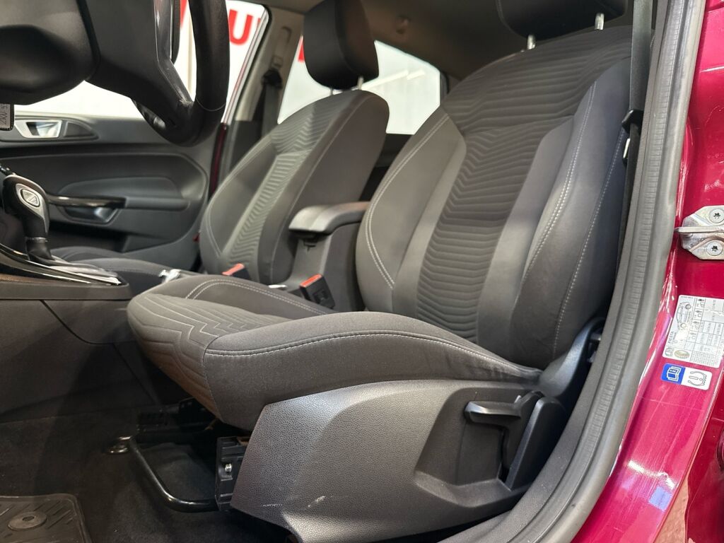 Ford Fiesta 2015 Punainen