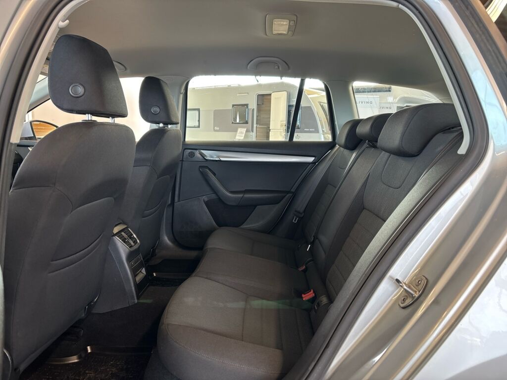 Skoda Octavia 2015 Hopea