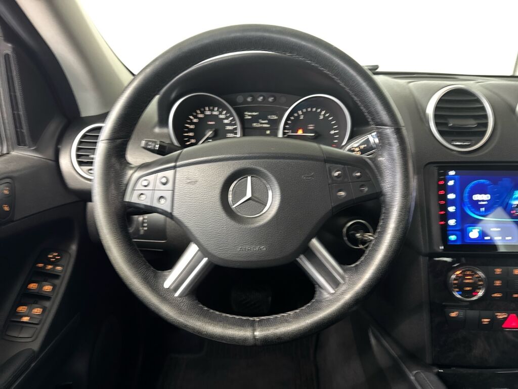 Mercedes-Benz ML 2007 Musta