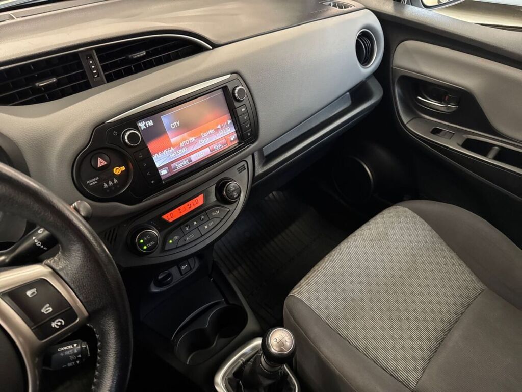 Toyota Yaris 2015 Valkoinen