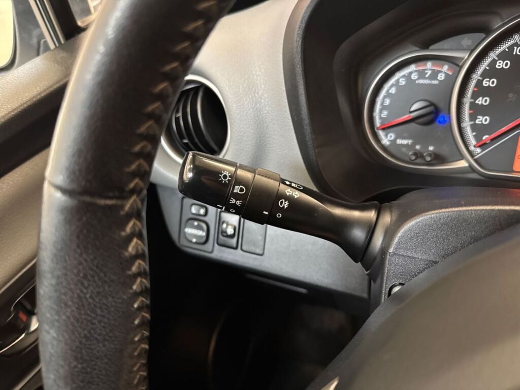 Toyota Yaris 2015 Valkoinen