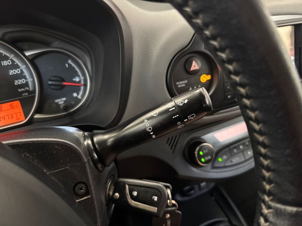 Toyota Yaris 2015 Valkoinen