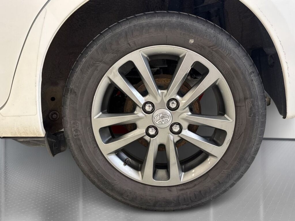 Toyota Yaris 2015 Valkoinen