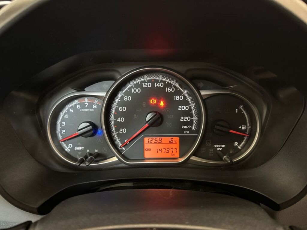 Toyota Yaris 2015 Valkoinen