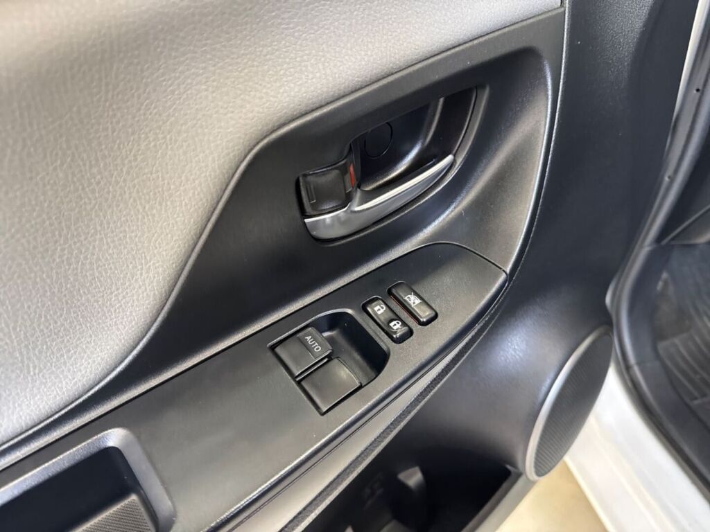 Toyota Yaris 2015 Valkoinen