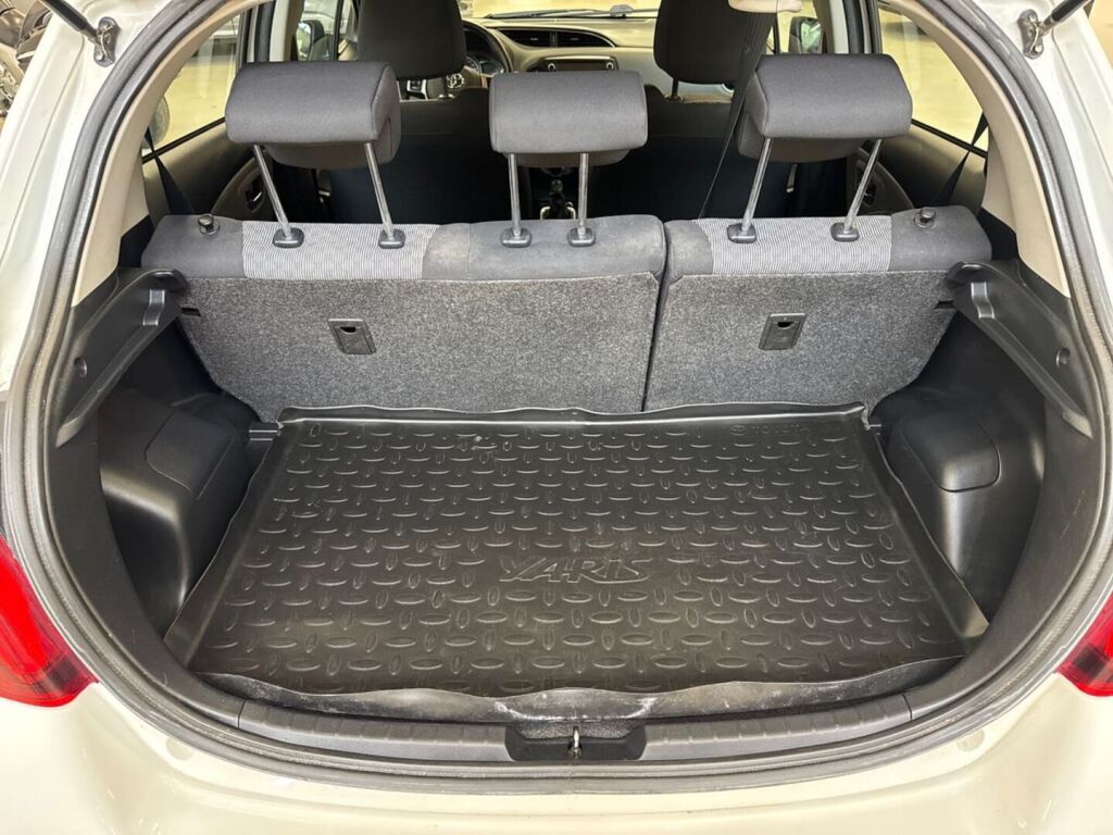 Toyota Yaris 2015 Valkoinen