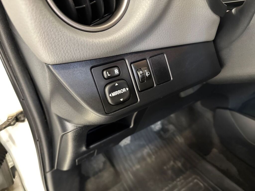 Toyota Yaris 2015 Valkoinen