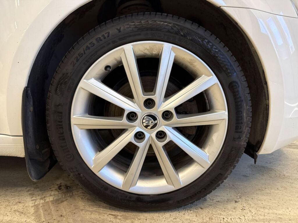 Skoda Octavia 2016 Valkoinen
