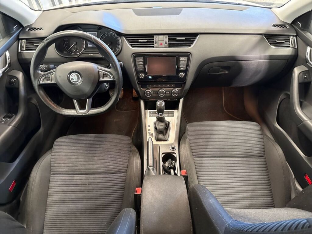 Skoda Octavia 2016 Valkoinen