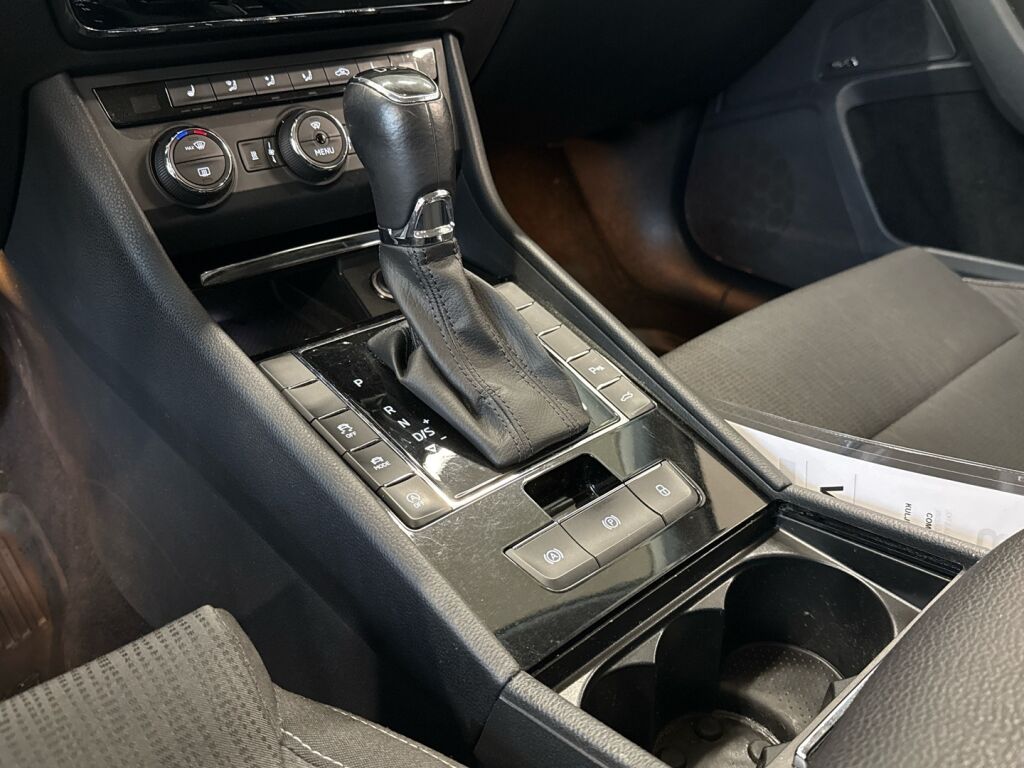 Skoda Superb 2016 Harmaa