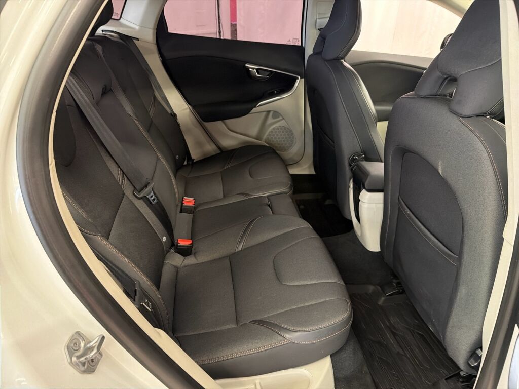 Volvo V40 Cross Country 2016 Valkoinen