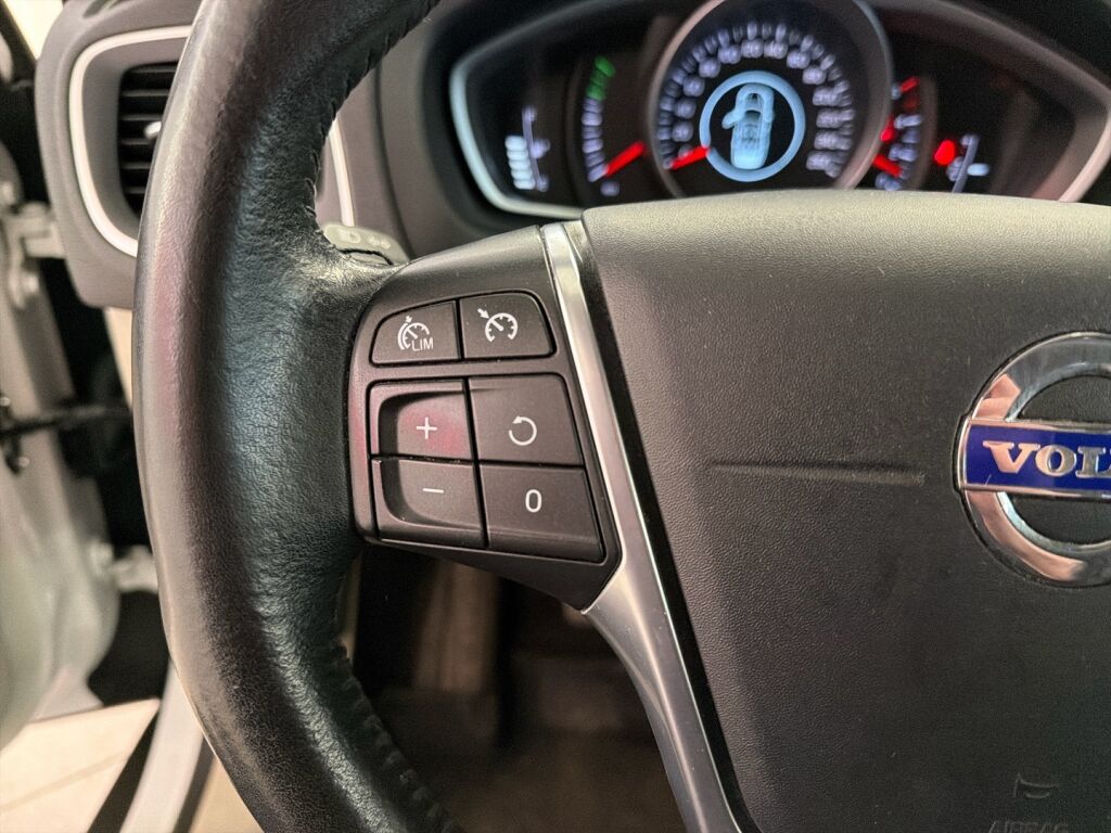 Volvo V40 Cross Country 2016 Valkoinen