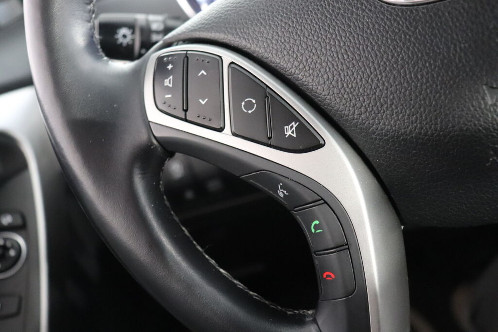 Hyundai i30 5d 2016 Musta