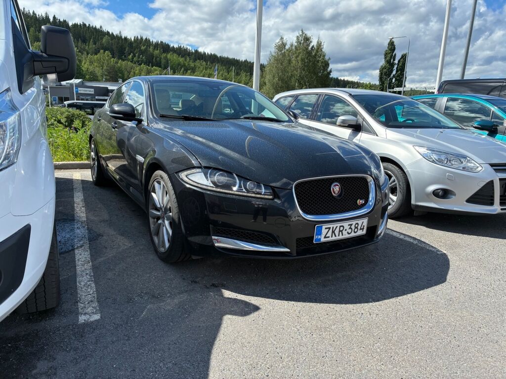 Jaguar XF 2016 Musta