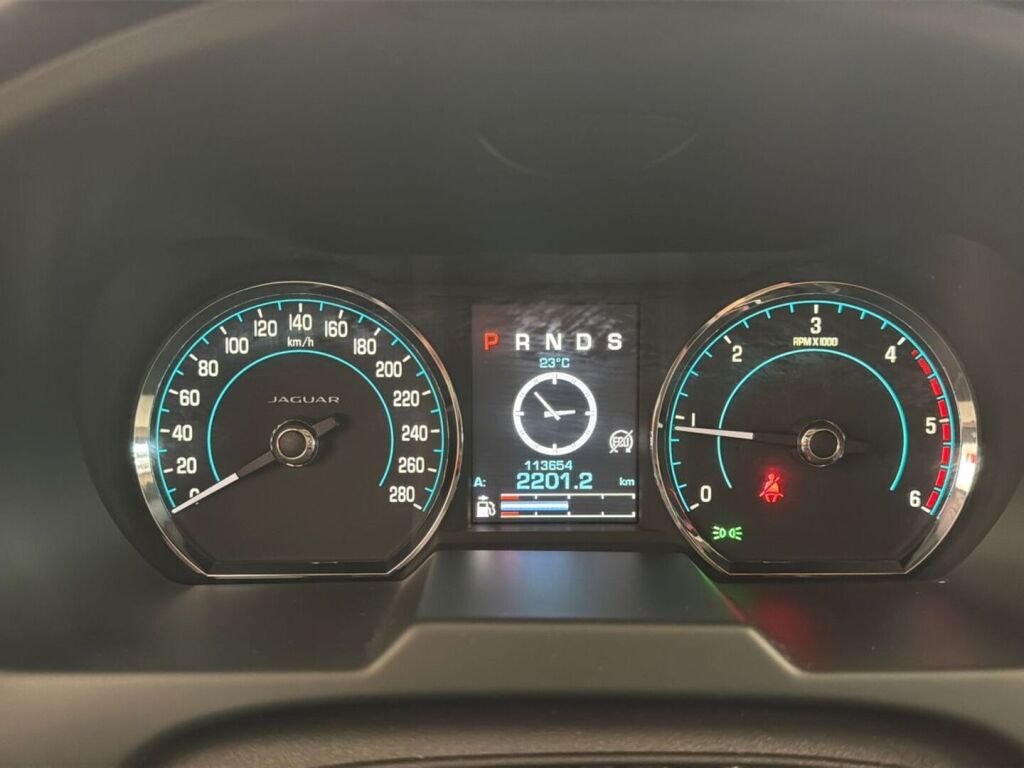 Jaguar XF 2016 Musta