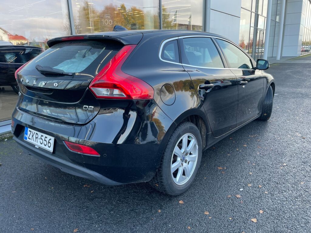 Volvo V40 2016 Musta