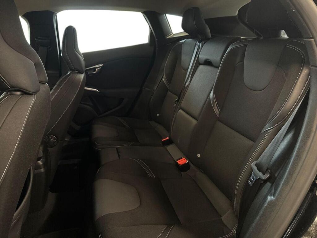Volvo V40 2016 Musta