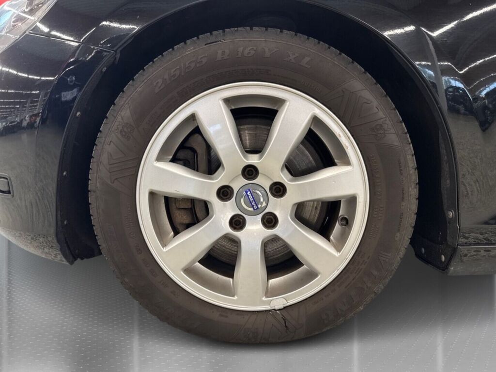Volvo V40 2016 Musta