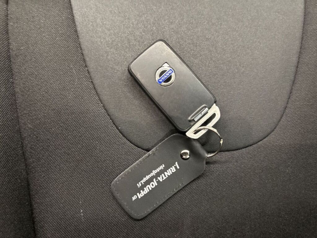 Volvo V40 2016 Musta