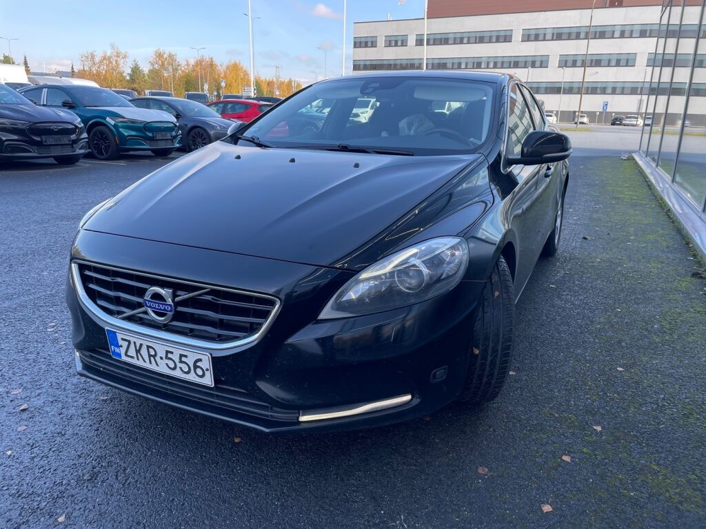 Volvo V40 2016 Musta