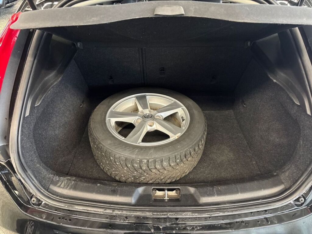 Volvo V40 2016 Musta