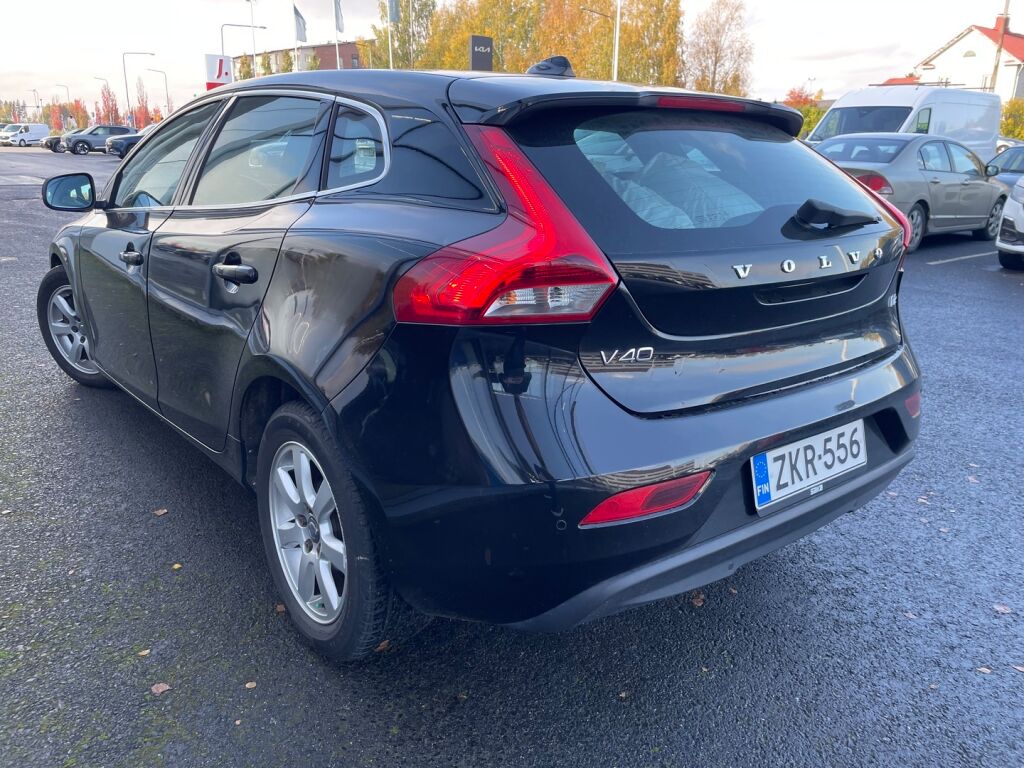Volvo V40 2016 Musta