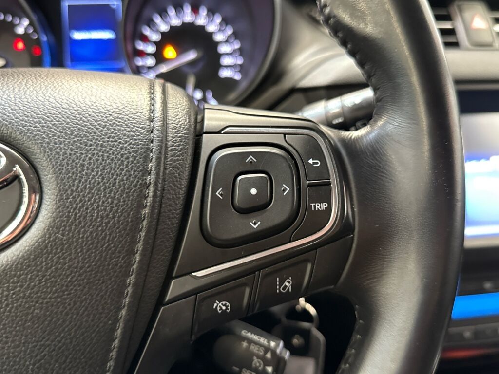 Toyota Avensis 2015 Ruskea (beige)