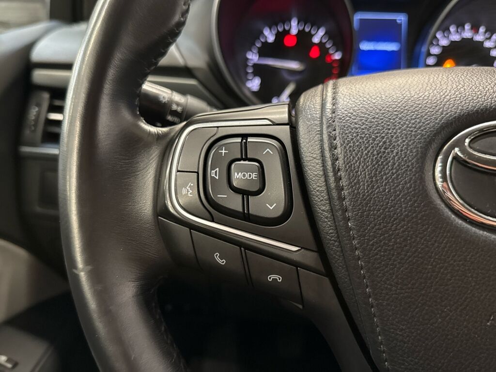 Toyota Avensis 2015 Ruskea (beige)