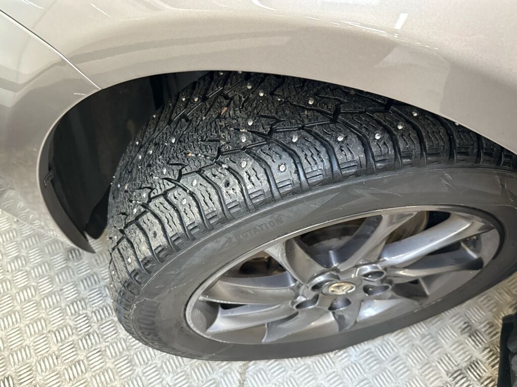 Toyota Avensis 2015 Ruskea (beige)